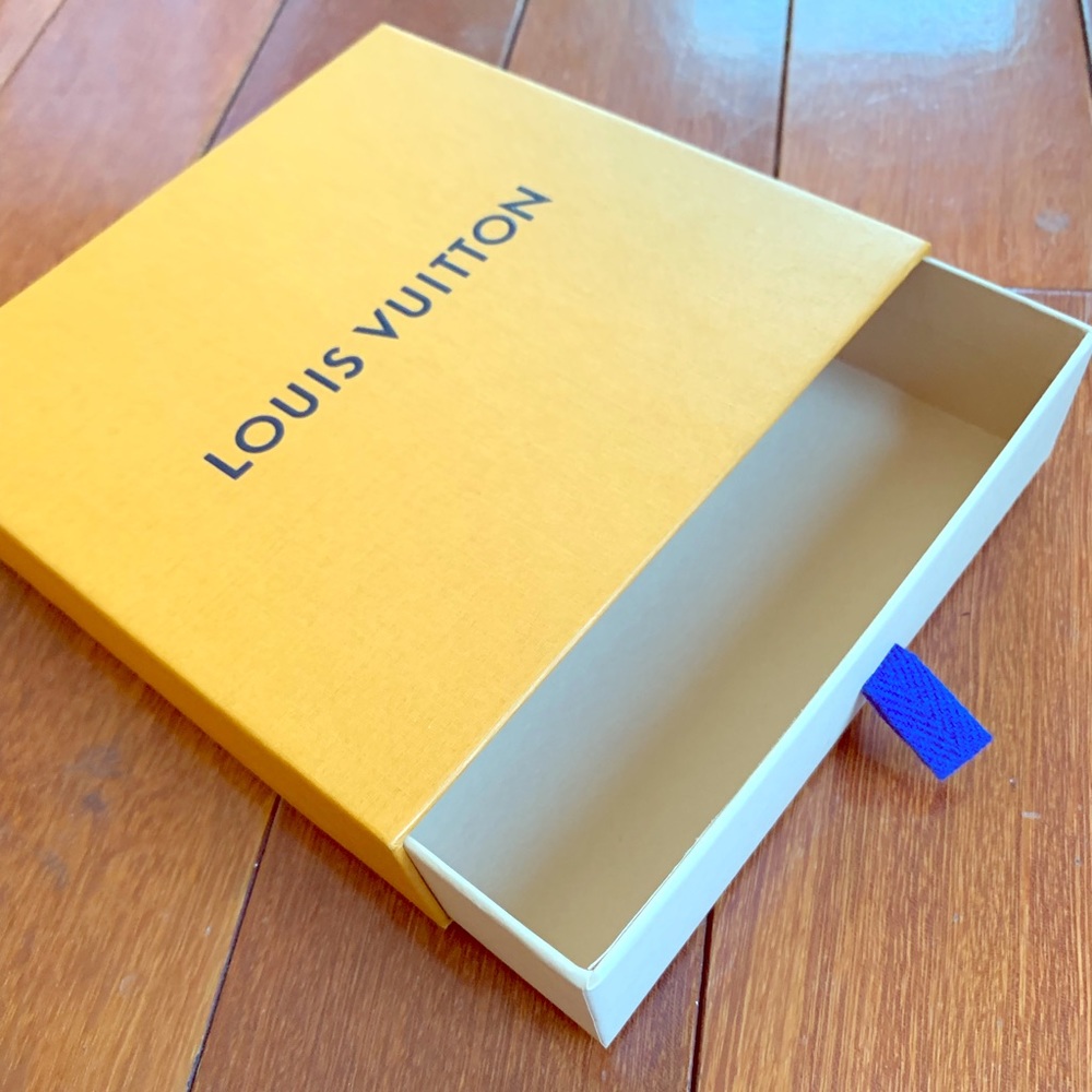 Louis Vuitton Belt Box: Packaging